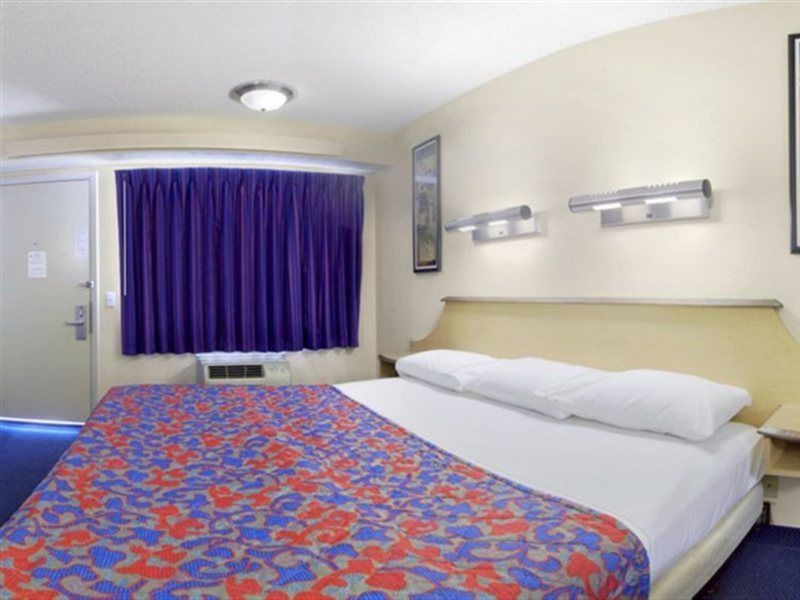 Red Roof - Brandon Motel 2*